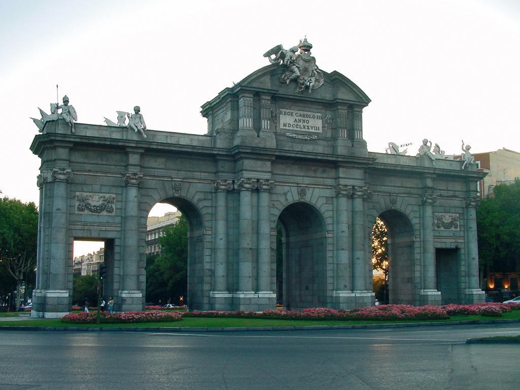 Hotel Zentral Castellana Norte Madrid Exterior foto